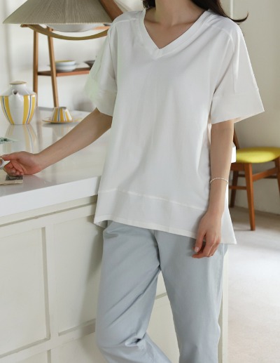 indibrand-브이 패턴 티셔츠♡韓國女裝上衣